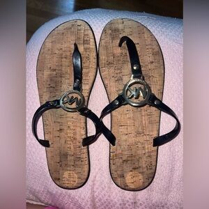 micheal kors flip flops🤍
